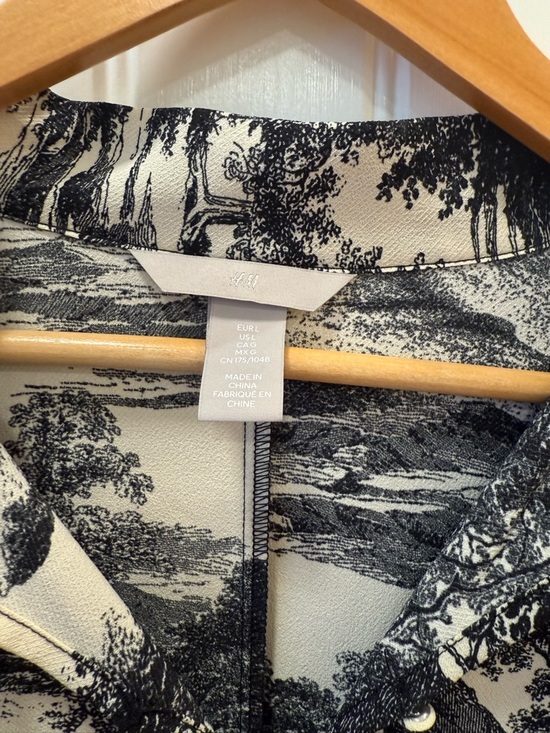 H&M Black and Cream Scenic Print Tie-Neck Midi Dress - Picture 9 of 12